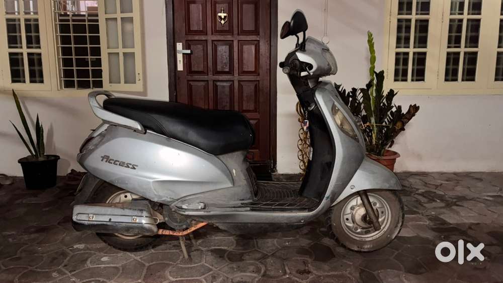 Suzuki Access 125 Grey colour