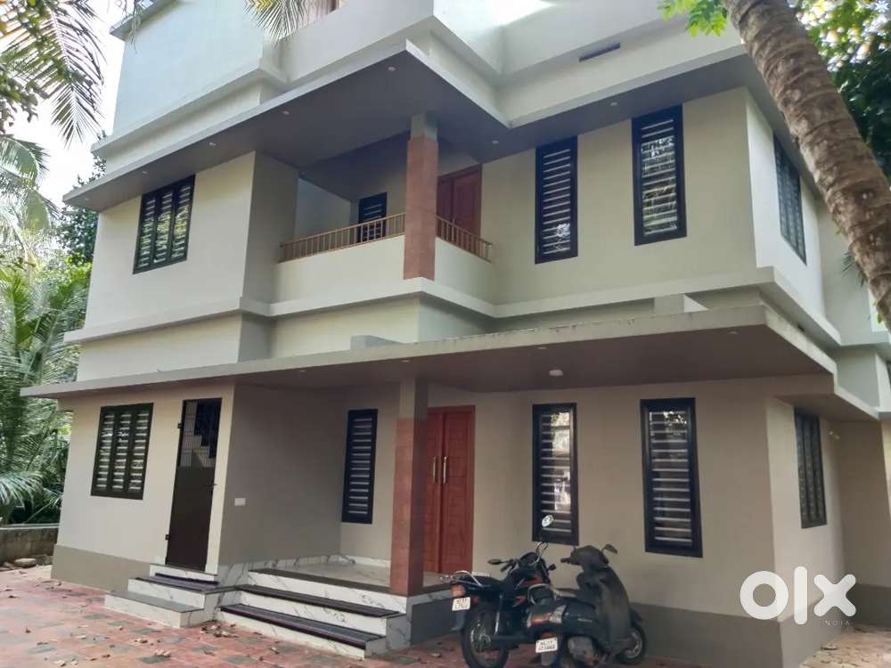 പുതിയ വീട് താമസിക്കാത്ത fresh വീട് വാടകക്ക് കുട്ടിക്കാട്ടൂർ