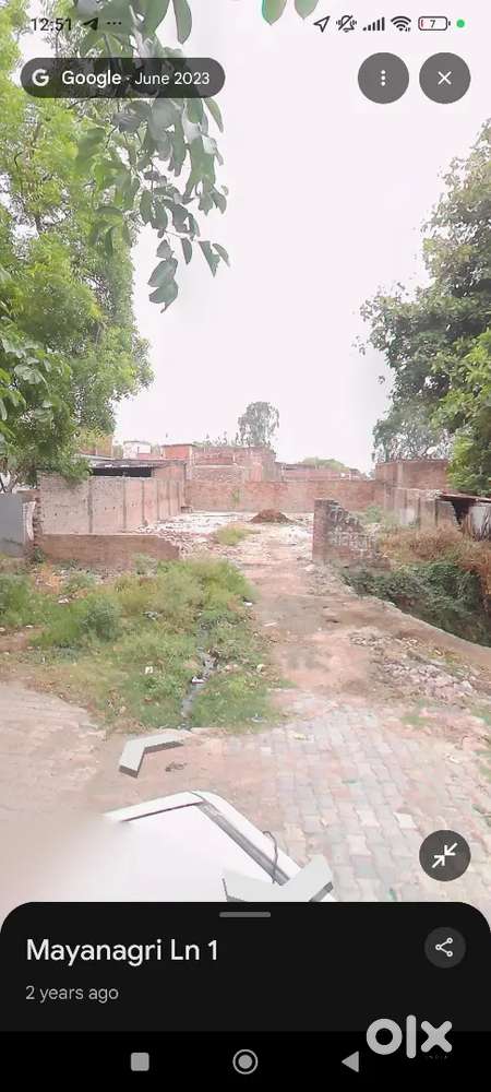 Mau me badhiya location me plot highway ke bagal me