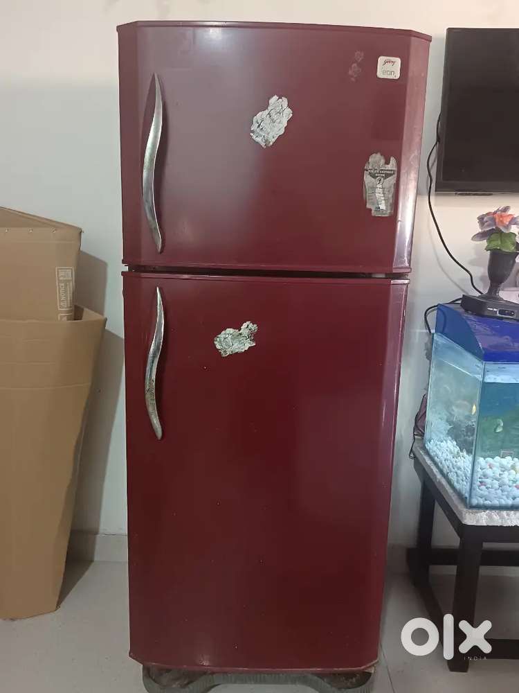 240 litre fridge in good condition interested buyers please reply
