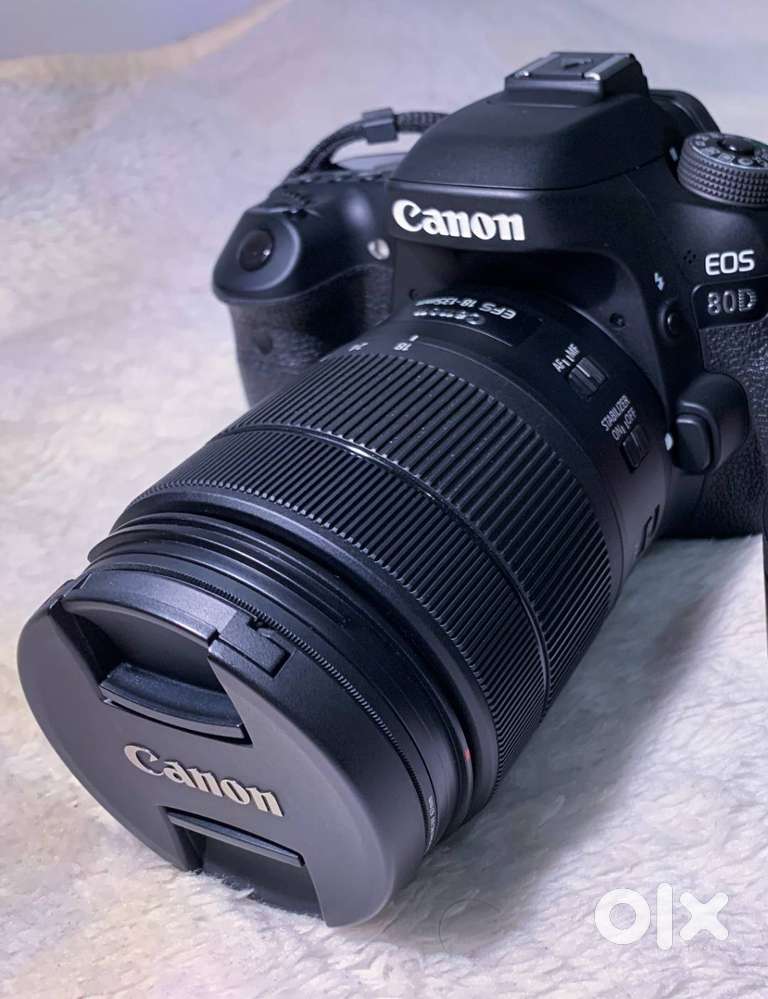 Canon EOS 80D & Vanguard Tripod with 18-135mm Kit lens