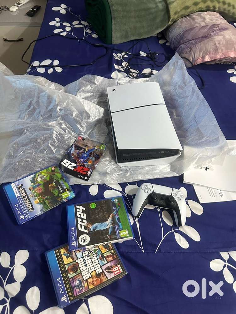 Ps5 only 1.5 month old with 1 game free with bill and box