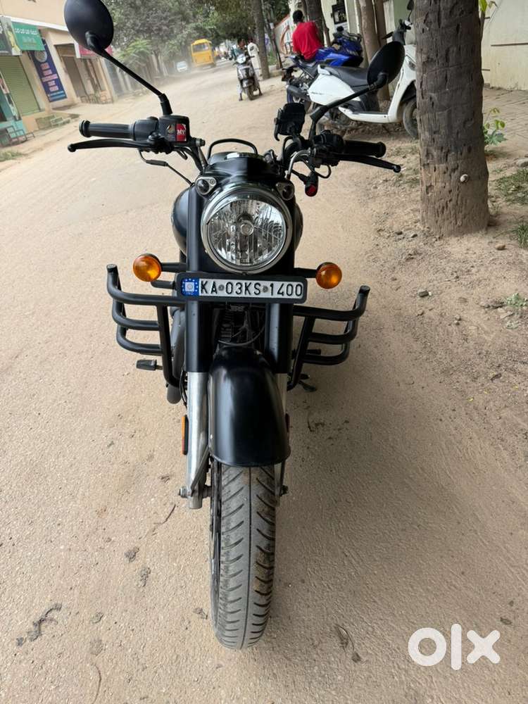 Royal Enfield classic 350 Strength Black.