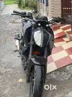 Duke 250 ( glossy, black )