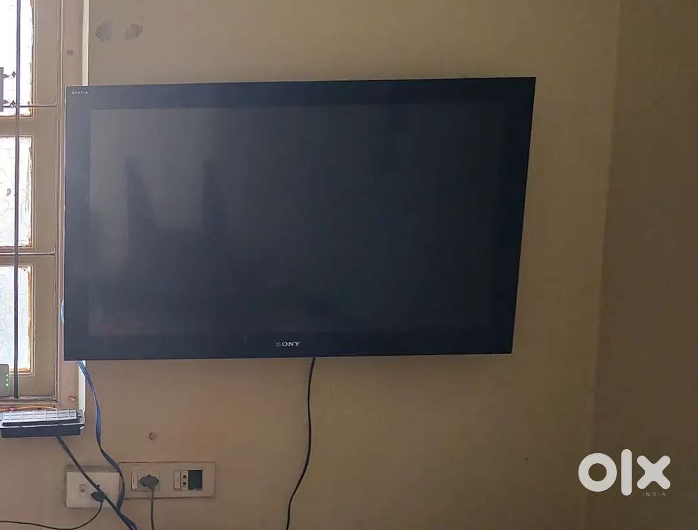 SONY TV 43 INCH LCD
