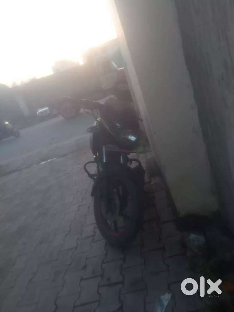 Bajaj Pulsar bike bechni hai