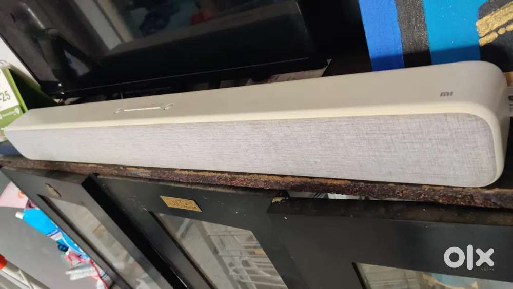 MI soundbar with 8 drivers in excellent condition.