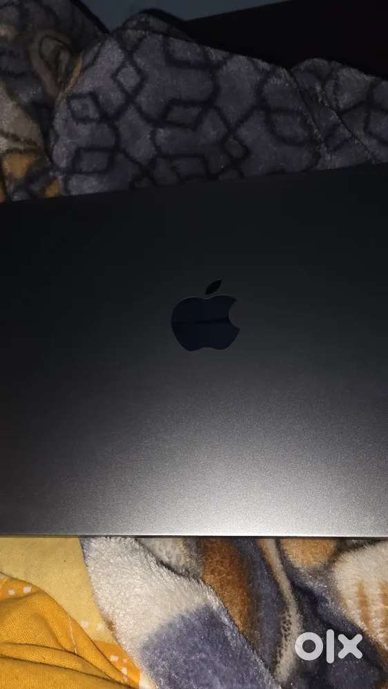 M2 Air 8GB RAM & 256 GB 13 Inch