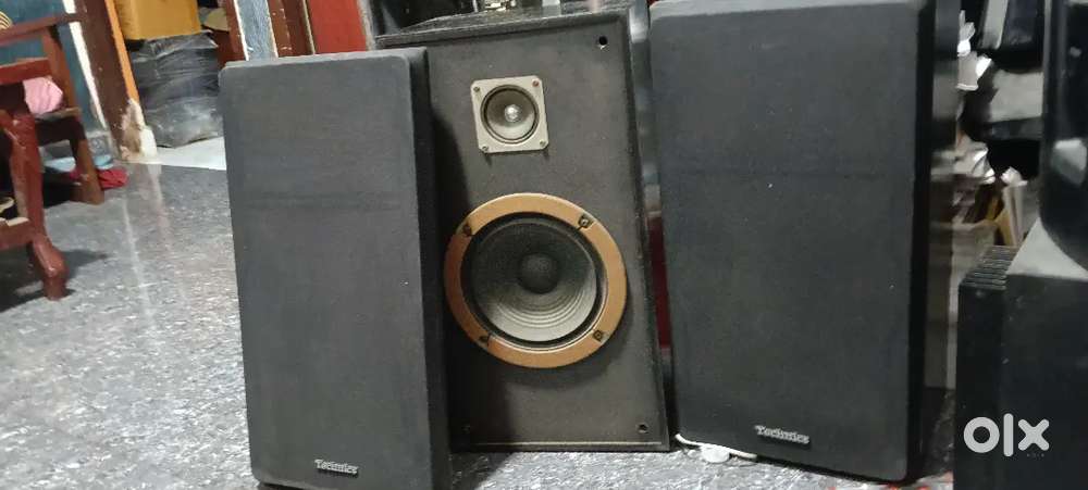 Technics bookshelf speakers 8 ohms 100 watts made in Spain