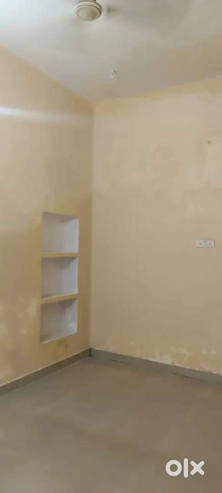 2 bhk room available for family