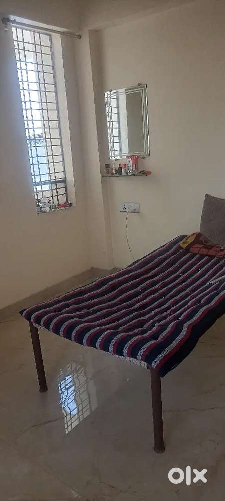 Need room mate