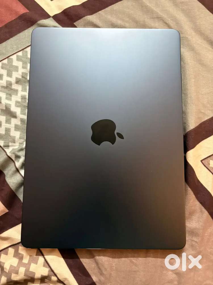 M4 2025 Macbook Air 16gb 256gb & watch ultra 1