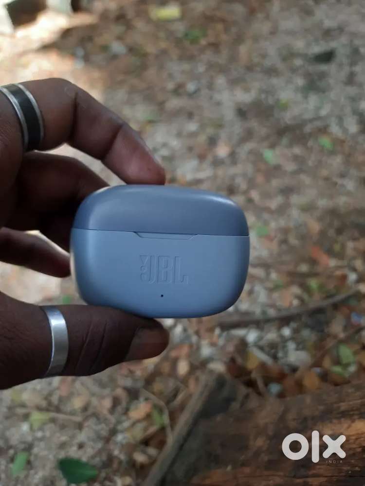 JBL wireless earbuds