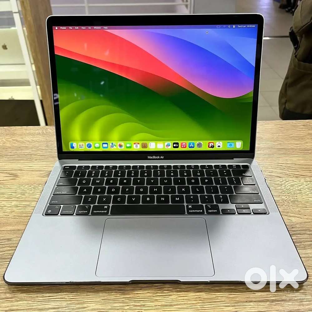Apple Macbook Air M1 8GB/256GB Laptop