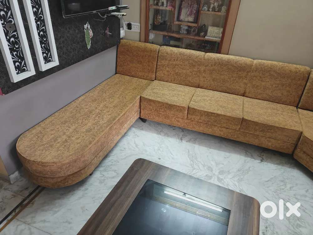 A sofa set with 3 sofas