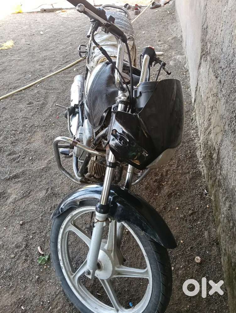 Mere pass do bike hai isliye yah bike ko sel kar raha hai