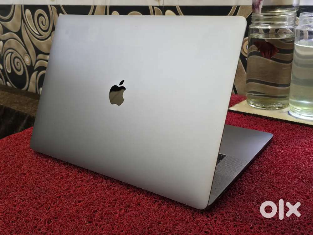 Apple Macbook Pro i9/16/512gb/5.5Gb Graphics 15inch Retina Touchbar