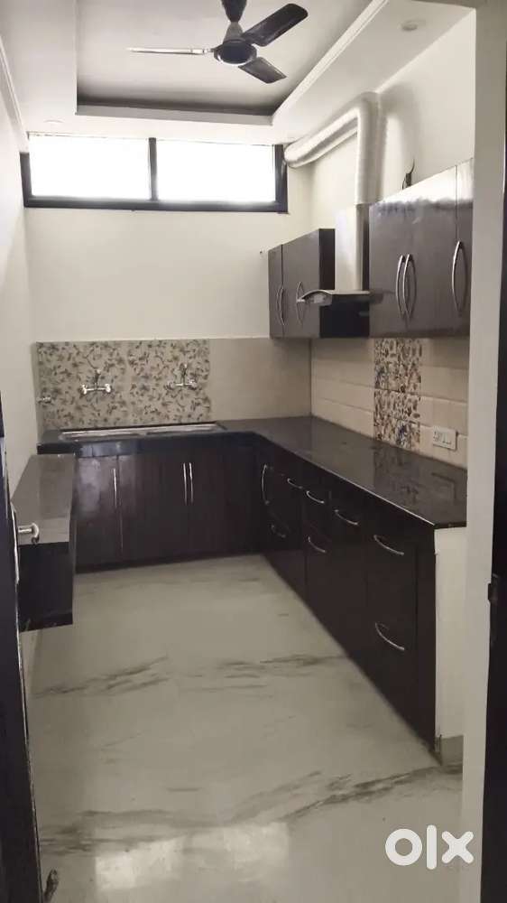 First floor 3bedroom drwning dining semifurishd sector 17 panchkula