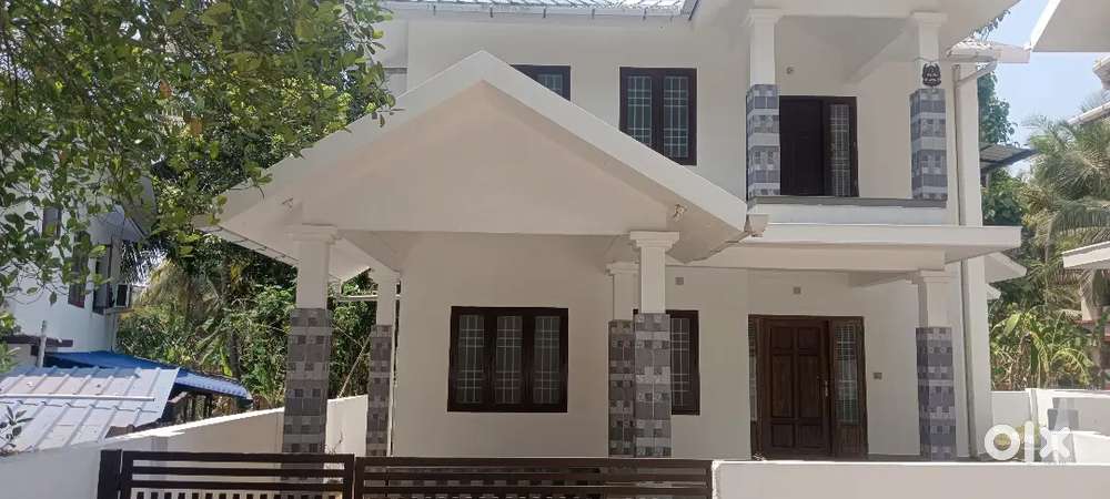 Mundayad Elayavoor road,1.k.m away from main road, new House