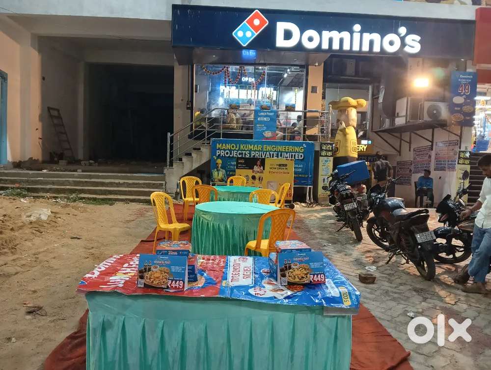 Delivery boys dominos