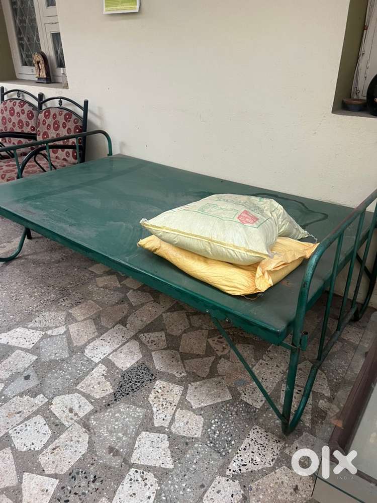 Metal cot 5ft queen size
