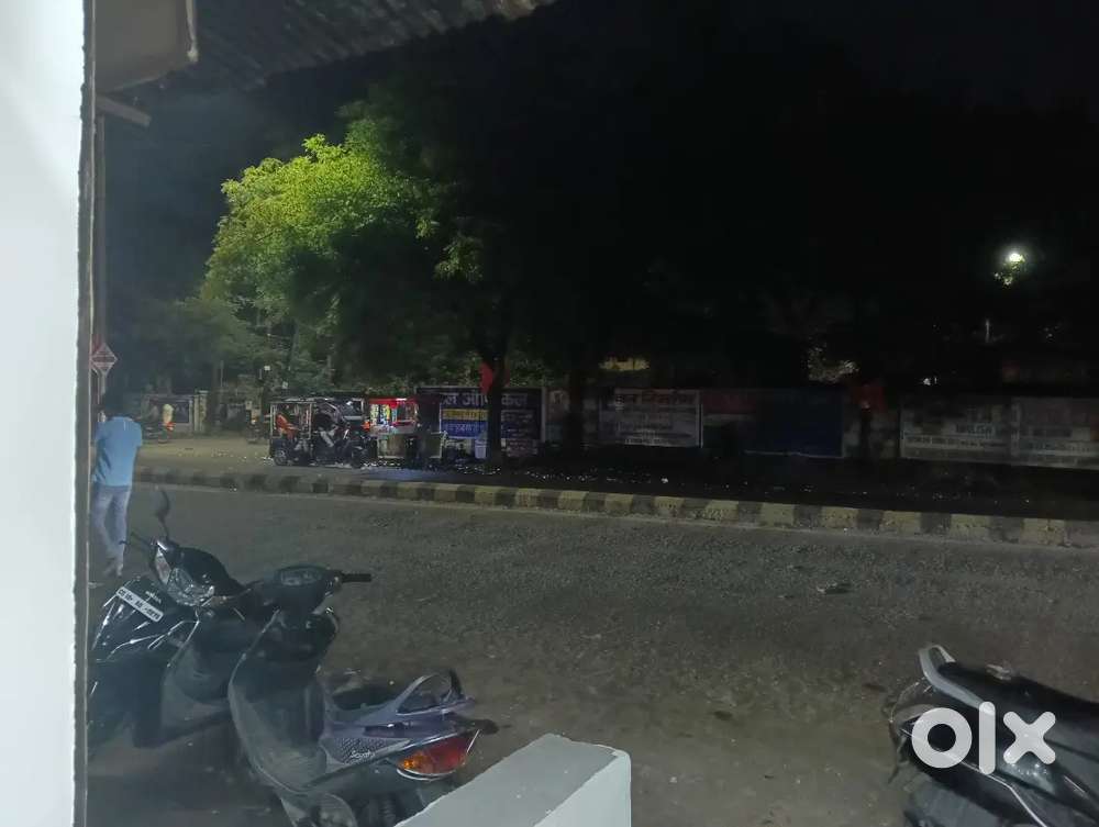 Main road ki dukan hai Urgent rent me dena hai