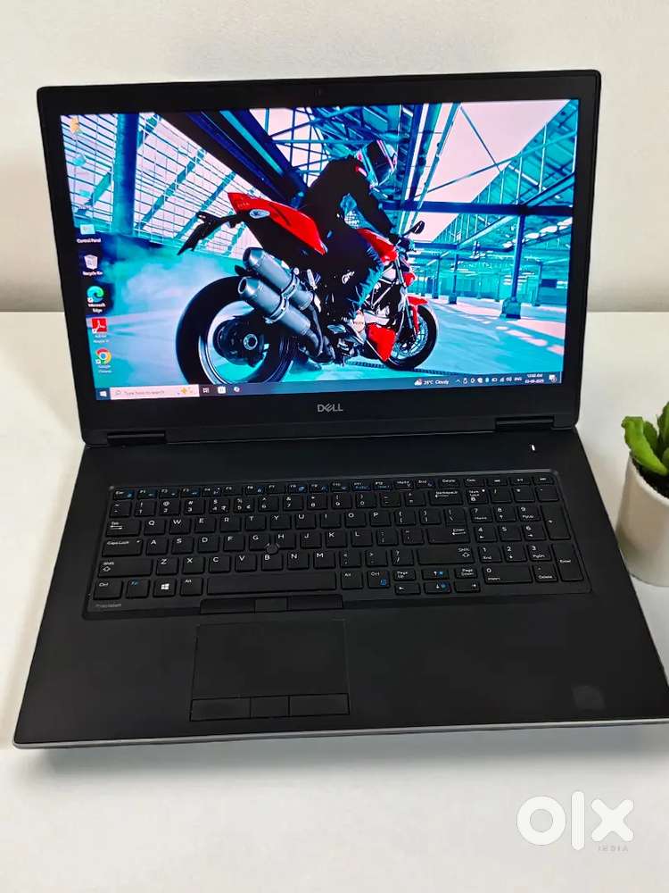 Dell precision 7730 
Intel i9 8950hk 
32gb Ram
512gb ssd  4gb graphic
