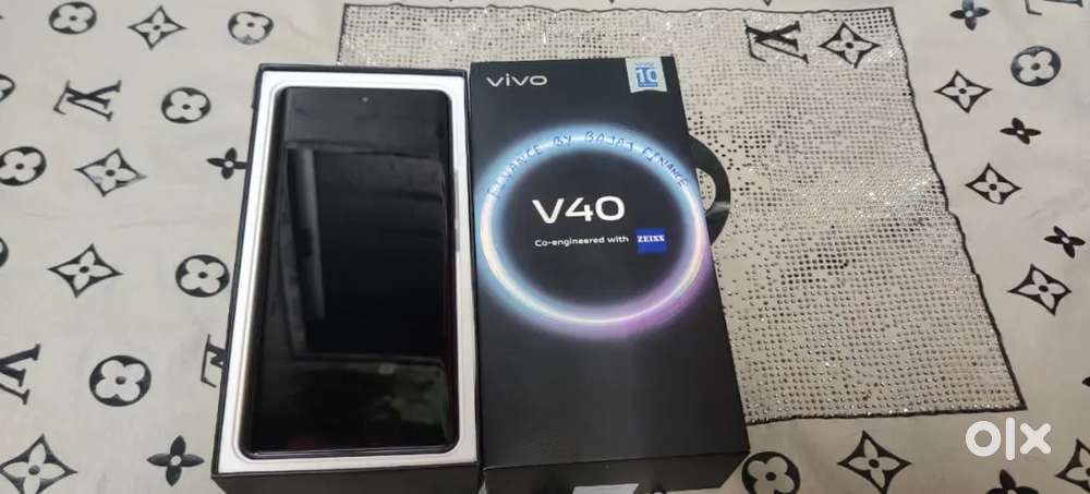 Vivo V40 5G (8GB RAM, 256GB)