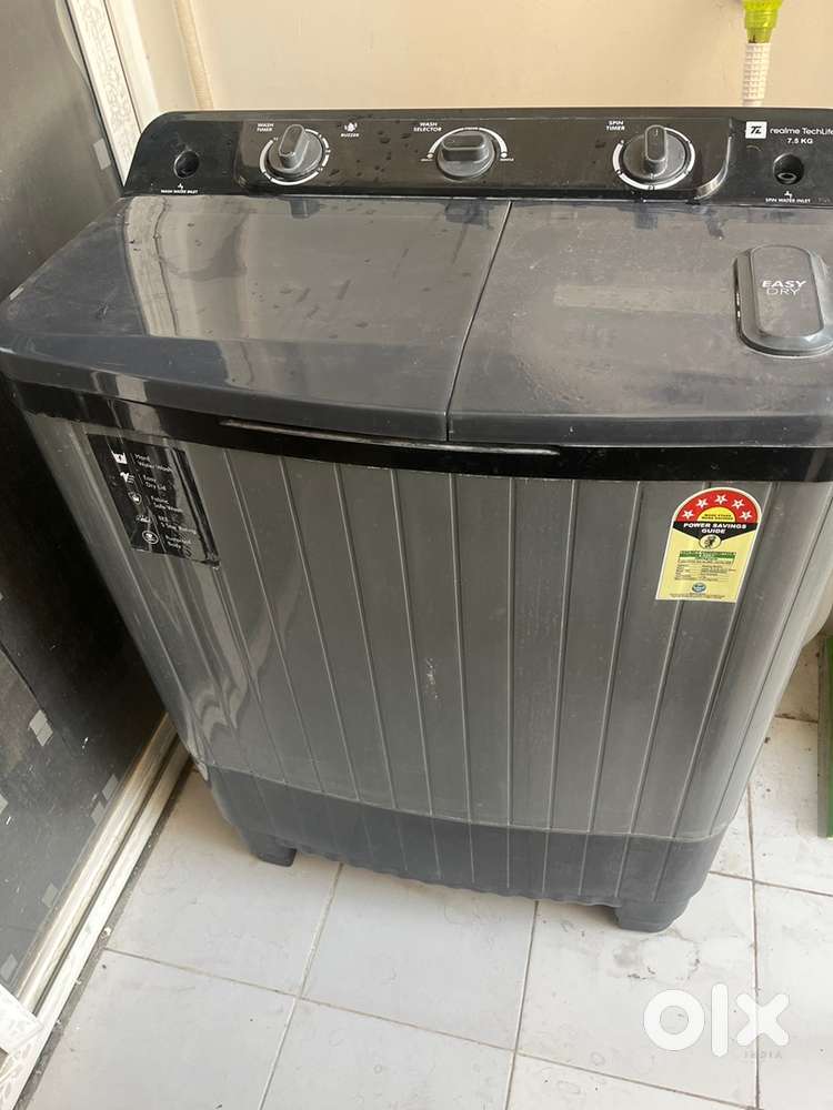 Realme techlife 7.5 kg washing machine eith colthes stand.