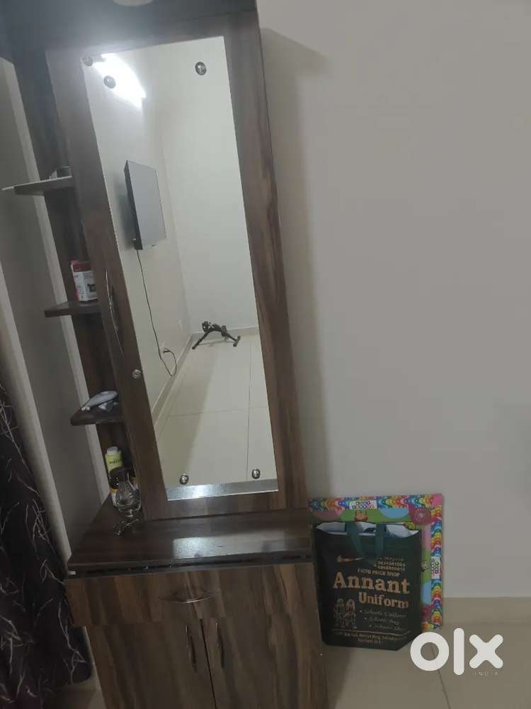 Dressing table with mirror and storage