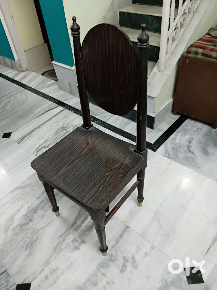 Dining table with 4 chairs as one chairs shown