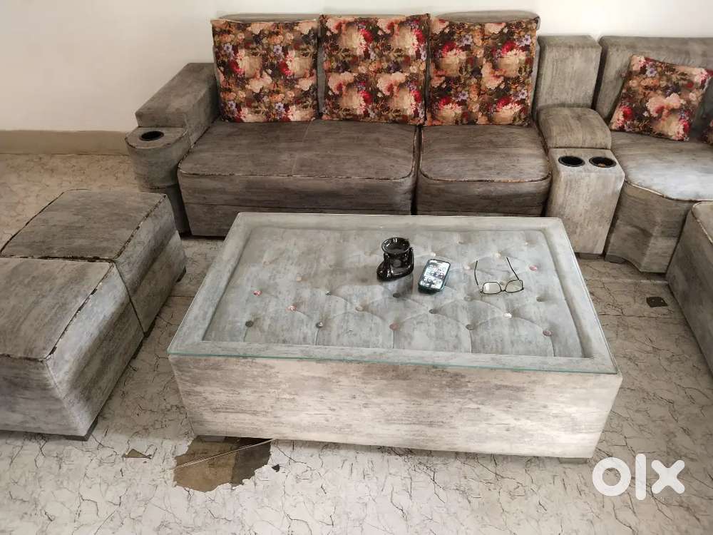 Sofa set 2+2+1+1+1+1 is for sale in excellent condition