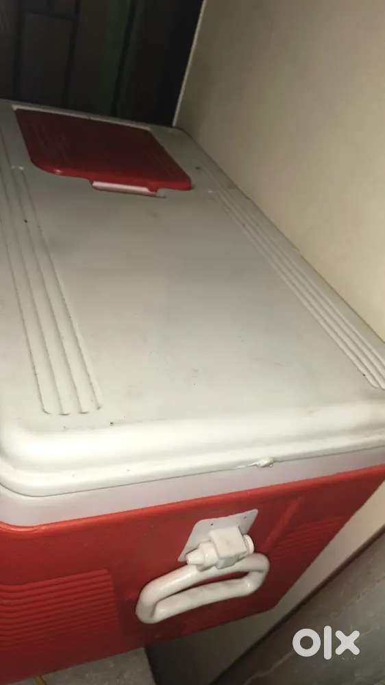 Cooling box