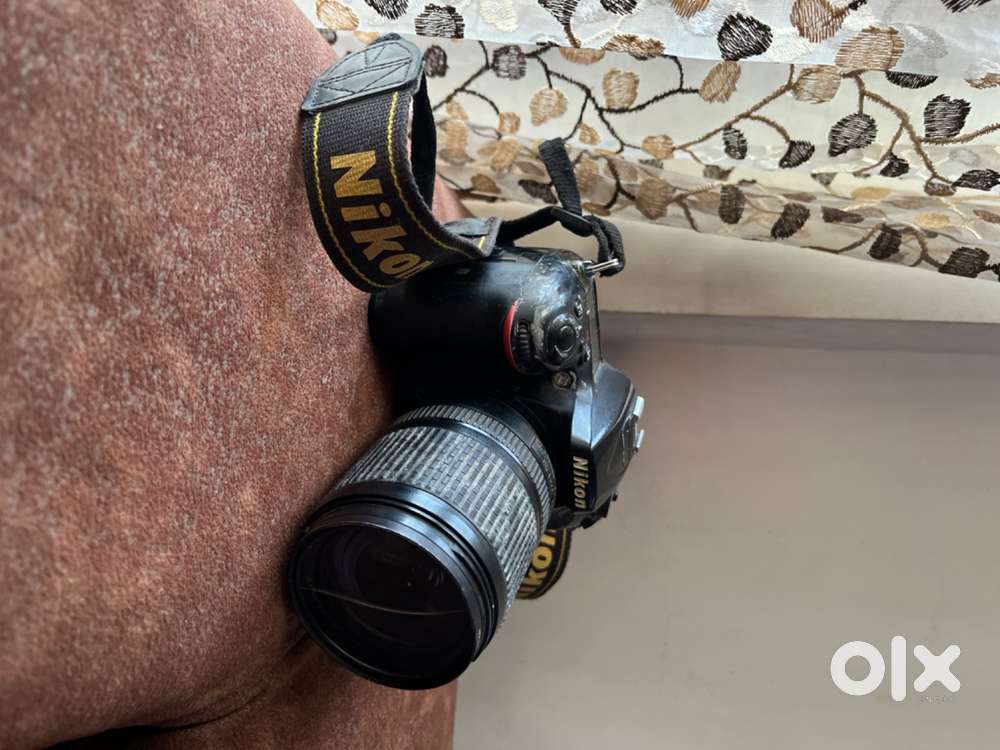 Nikon D7200 for sale with charger and memory card