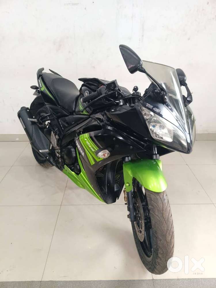 YAMAHA R15 GREEN COLOUR