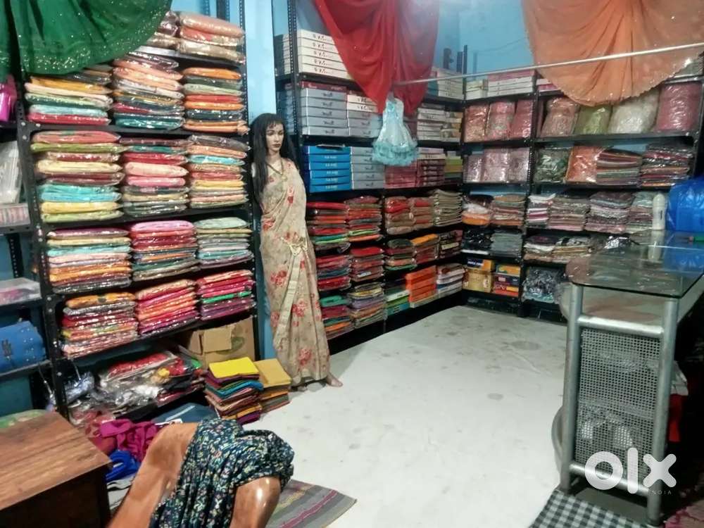 पुरी दुकान का माल बेचना है ।