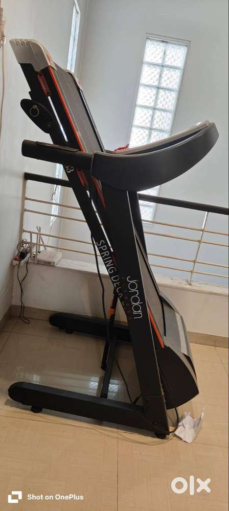 High-Performance Treadmill – Your Fitness Journey Starts Here!
