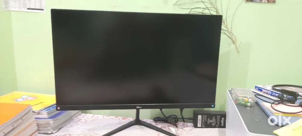  i5 12th Gen  8GB RAM  512GB SSD  21.5” Monitor + UPS