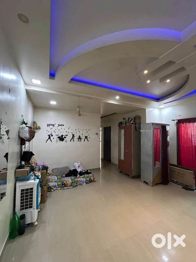 Searching female flatmates in preoccupied 2 bhk flat