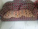 Five seated sofa and Seating Capacity: It is designed to comfortably