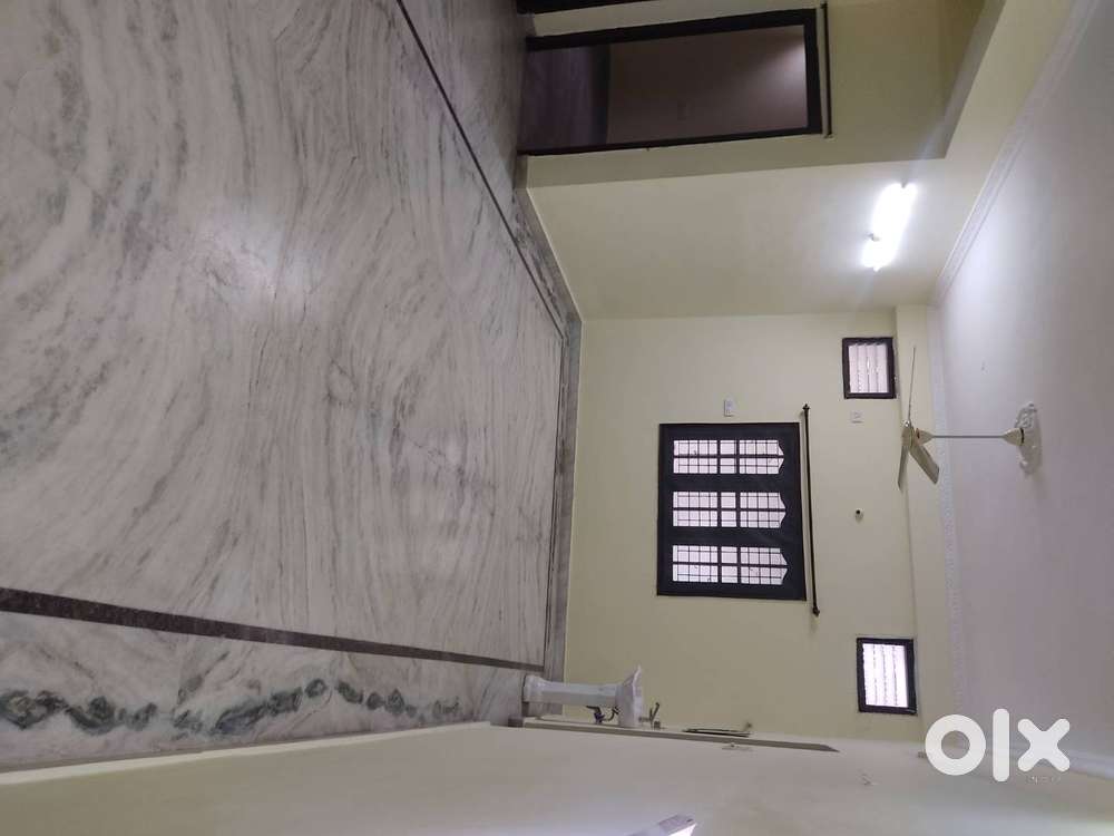 3BHK Specious Semi Furnished Flat in Suncity .