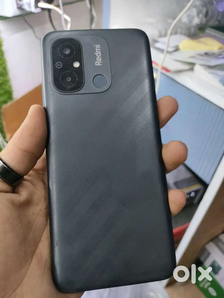 ₹4000 (4) phone hai 4 / 64 hai