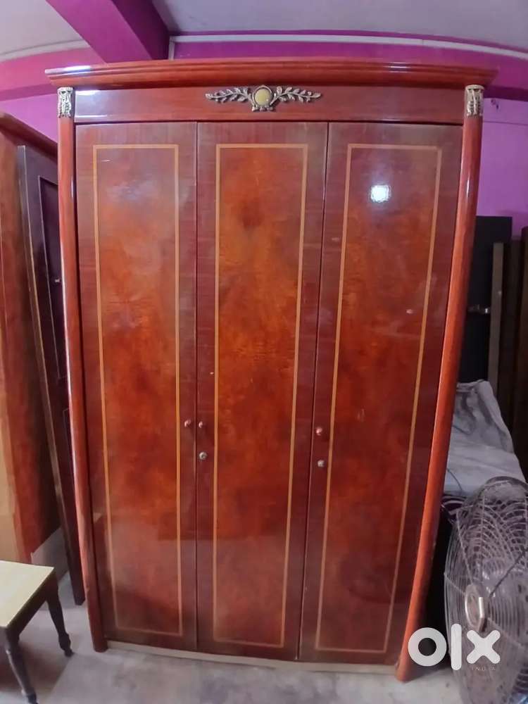 Impoted big size three door wardrobe in excellent condition