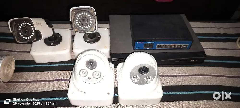 4 IP CAMERA WITH 4 CH.NVR + POE + 500GB HDD