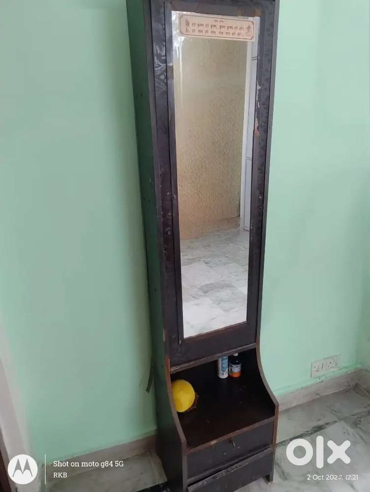 Dressing table and 3 feet almirah only for Rs.100