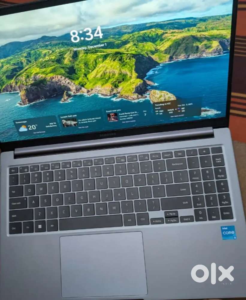 SUMSUNG GALAXY BOOK 4