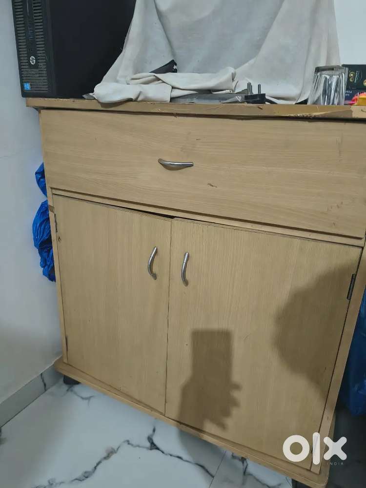 Computer table