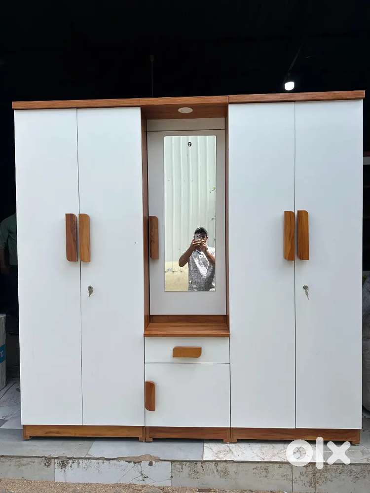 Brand new 5Door wardrobe dual tone beautiful combination