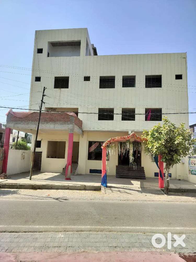 Hall available for Showroom/office/gym/blinkit store purpose