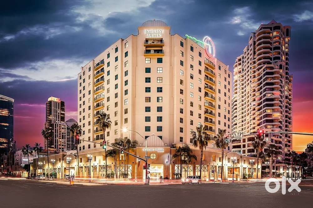 Hamare Pas 5 Star Hotel Me Fresher Ke Liye Job or Room Available Hai